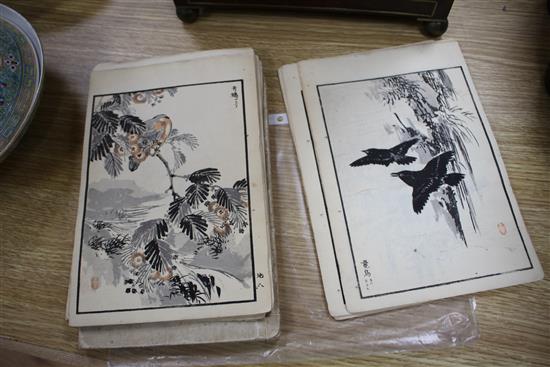 Two Japanese books of woodblock prints depicting birds, Meiji period, 25 x 16.5cm